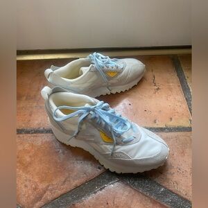Euc Reebok lx2200